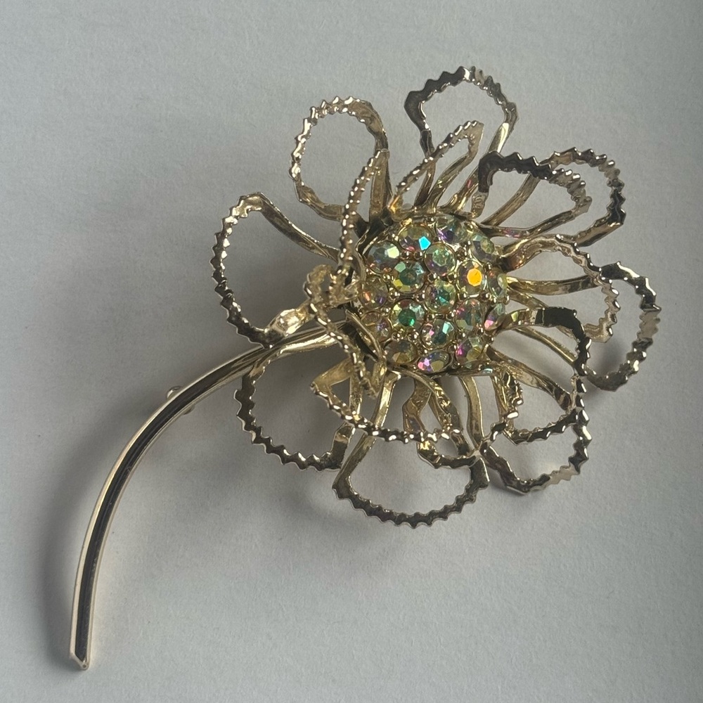 Sarah Coventry 1960s Large Flower Brooch Gold MCM